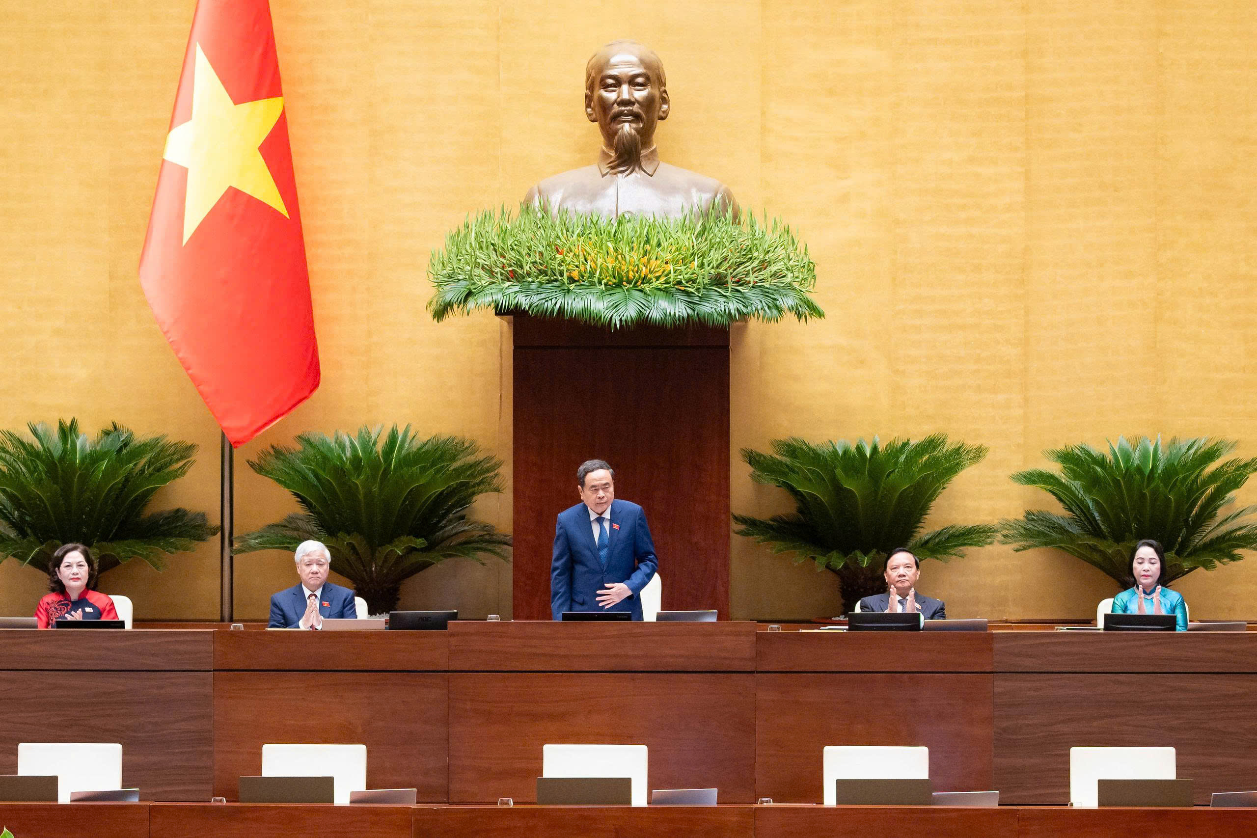 Quốc hội khóa XVI khai mạc Kỳ họp không thường lệ thứ Nhất: Kiến tạo thể chế, không để lỡ thời cơ phát triển - 3