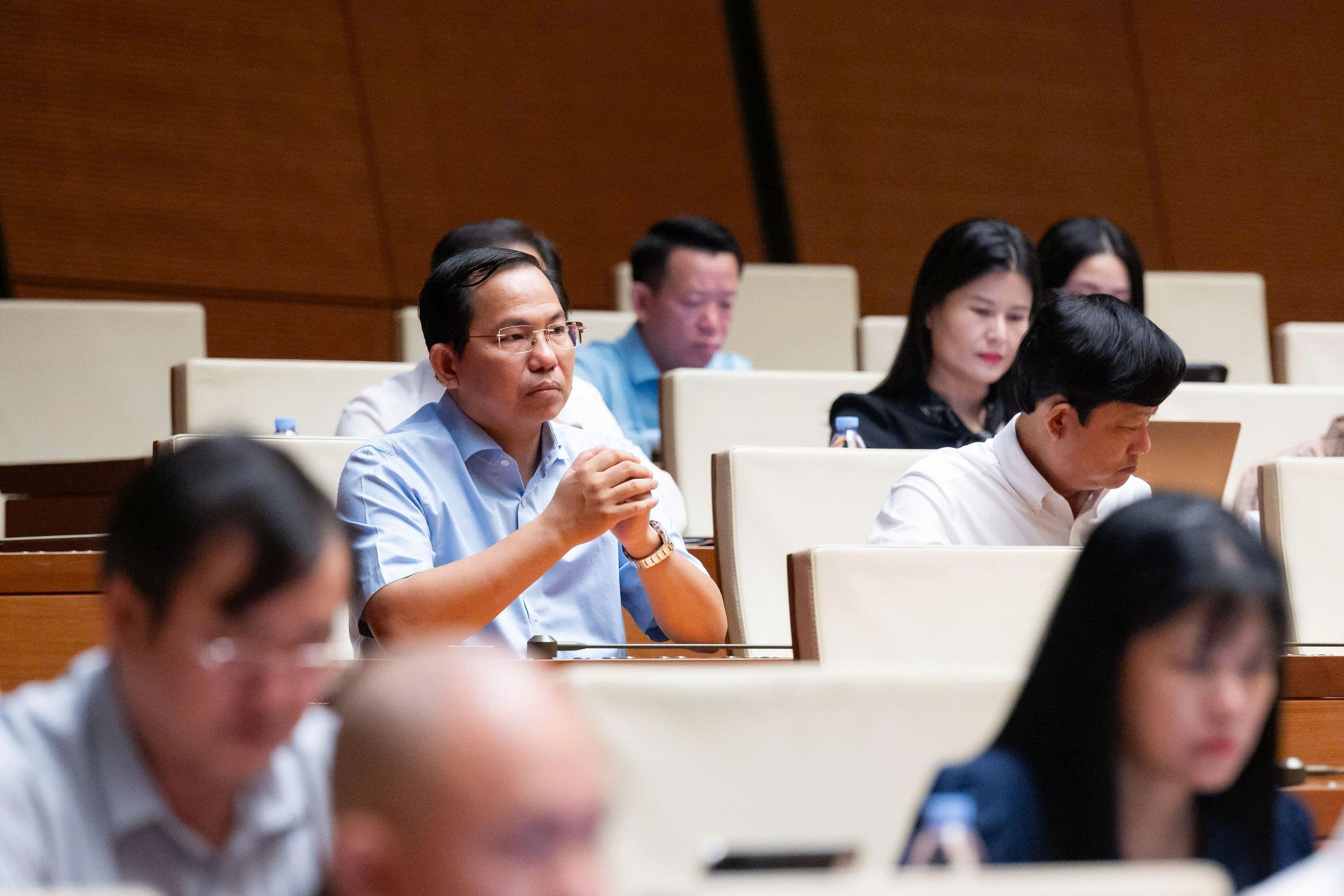 Sáng nay (5/8), Quốc hội nghe tờ trình và thảo luận tại tổ về nhiều dự án luật quan trọng - 8