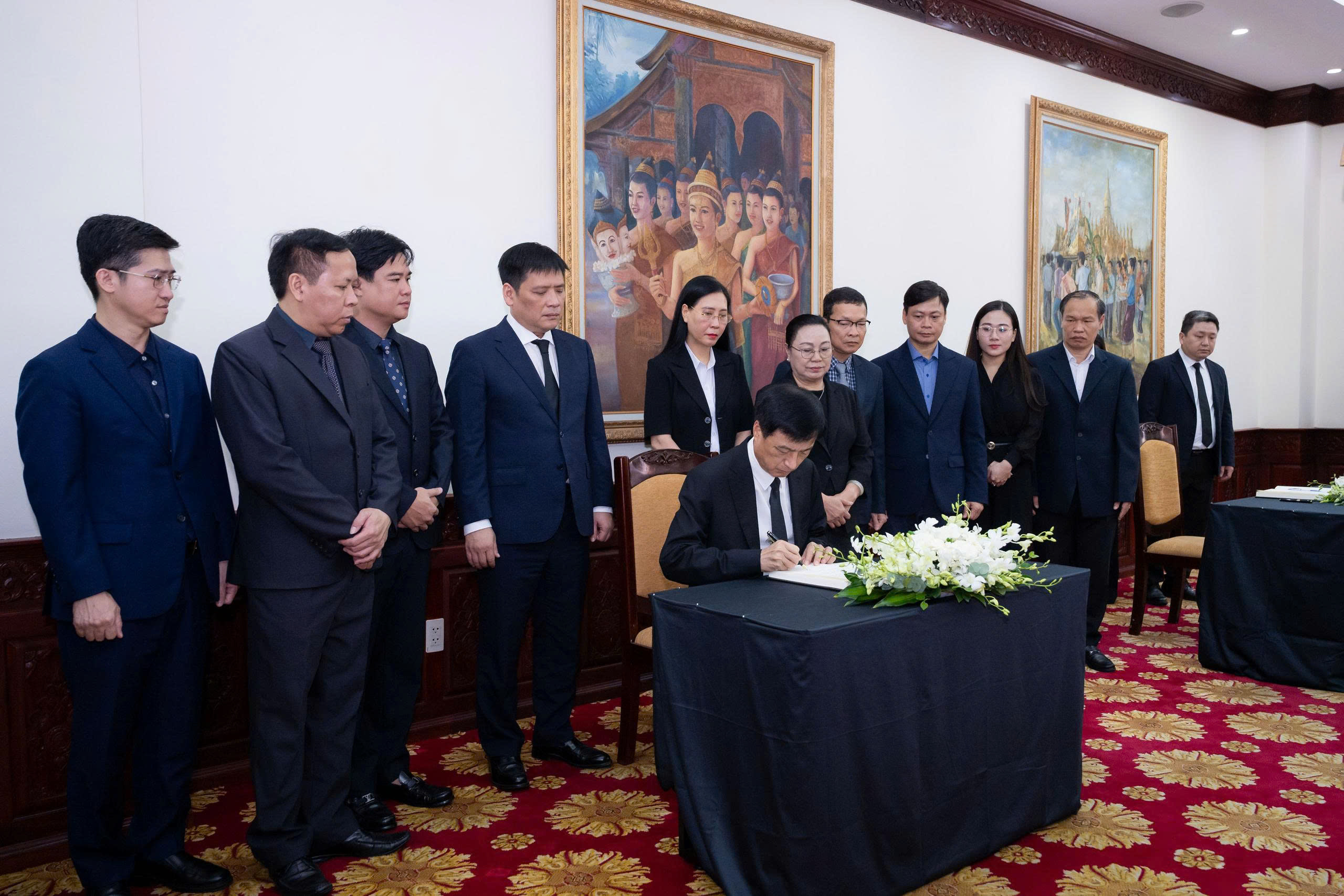 Lãnh đạo Đảng, Nhà nước viếng, ghi sổ tang tưởng niệm Chủ tịch Quốc hội Lào Saysomphone Phomvihane - 8