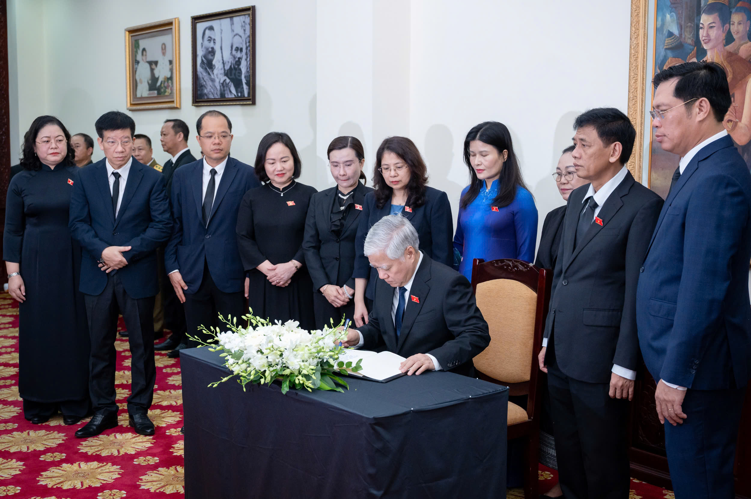Lãnh đạo Đảng, Nhà nước viếng, ghi sổ tang tưởng niệm Chủ tịch Quốc hội Lào Saysomphone Phomvihane - 6