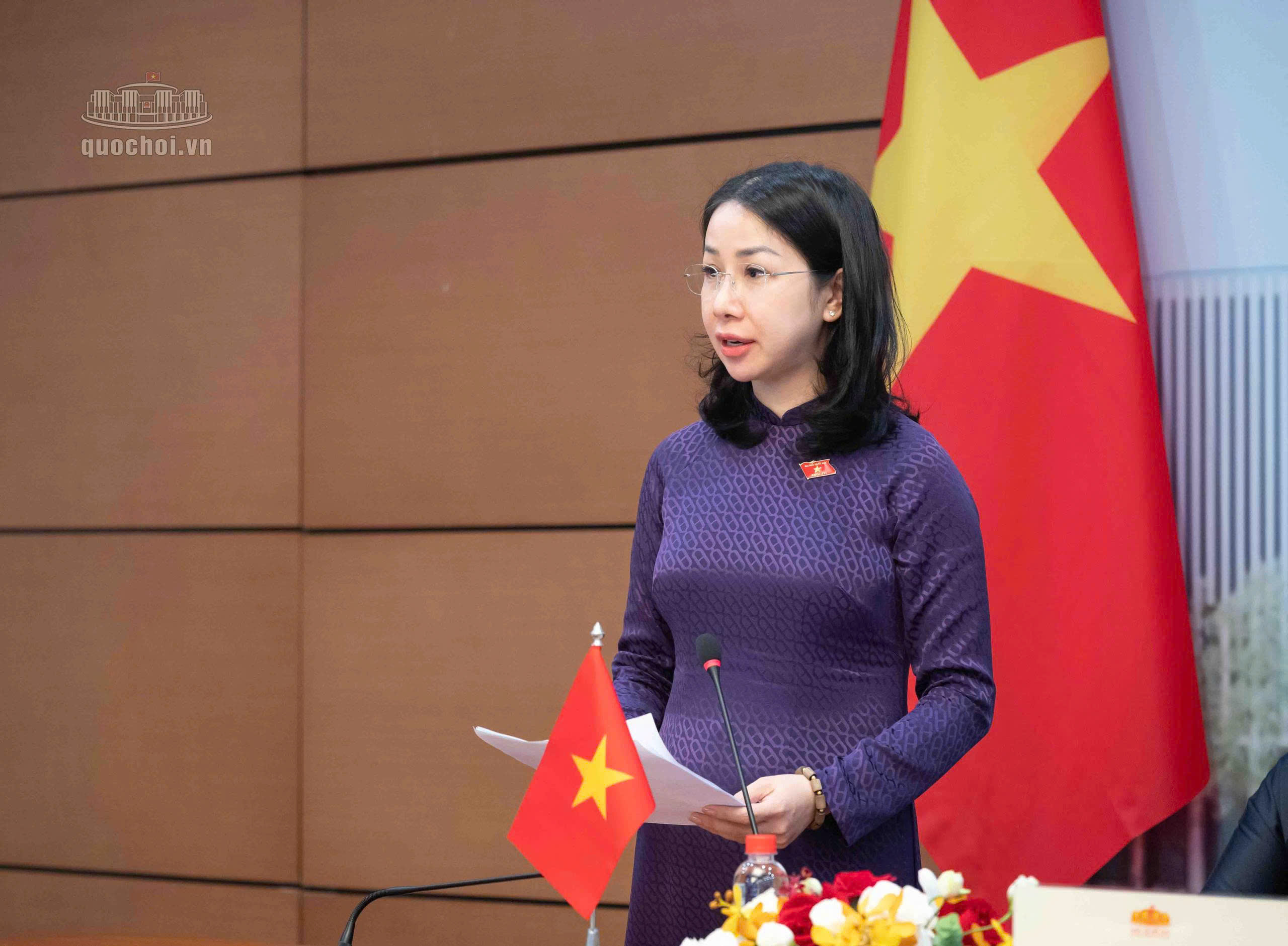 Ủy viên là ĐBQH hoạt động chuyên trách tại Ủy ban Văn hóa và Xã hội Phan Thị Thùy Linh chia sẻ về “Kinh nghiệm lập pháp và thiết kế chính sách trong lĩnh vực giáo dục, y tế và văn hóa”