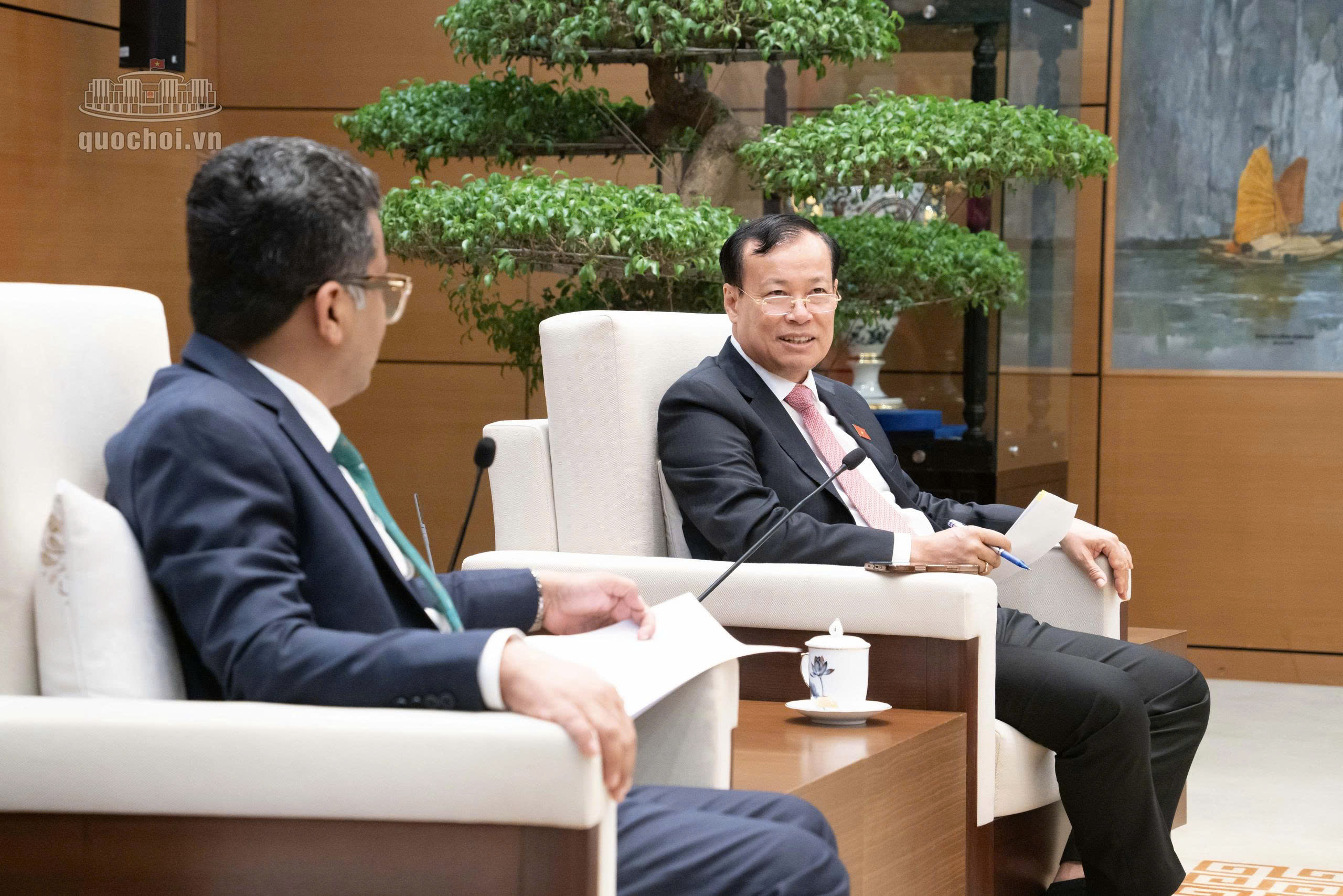 Chủ nhiệm Ủy ban Quốc phòng, An ninh và Đối ngoại Lê Tấn Tới bày tỏ vui mừng về sự hợp tác tốt đẹp giữa cơ quan lập pháp hai nước