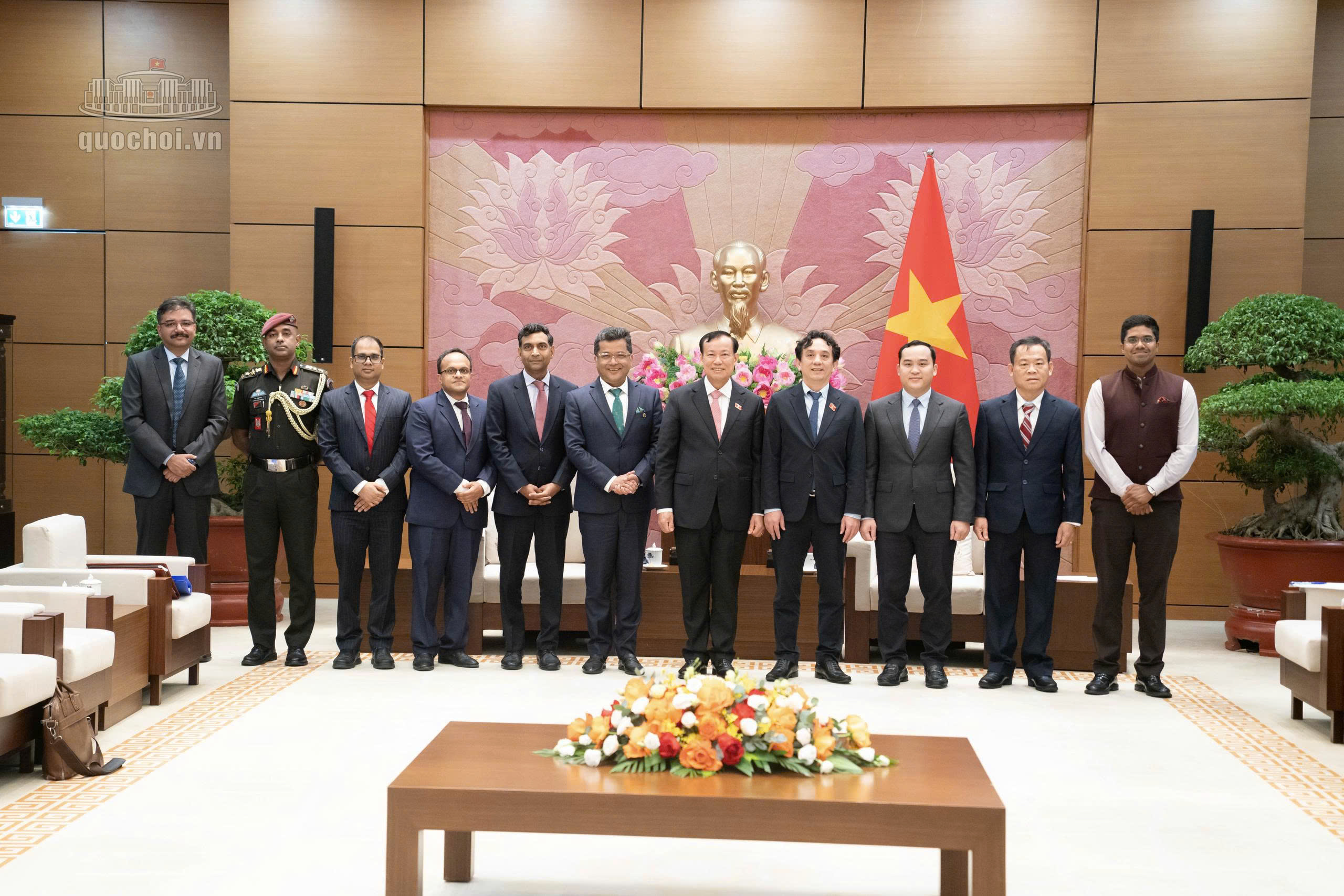 Các đại biểu chụp ảnh lưu niệm
