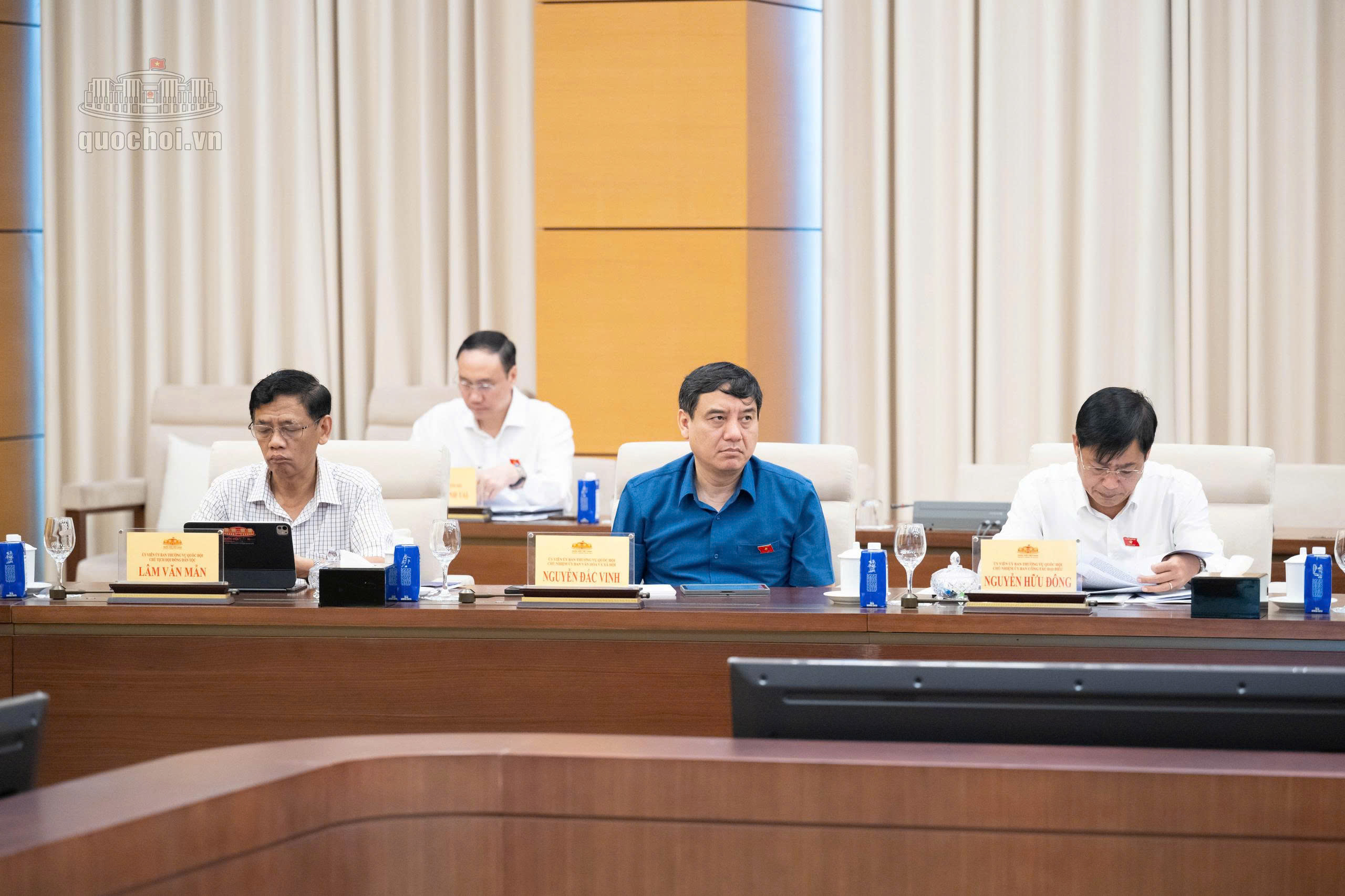 Uỷ ban Thường vụ Quốc hội cho ý kiến về dự án Luật Phát triển doanh nghiệp nhỏ và vừa