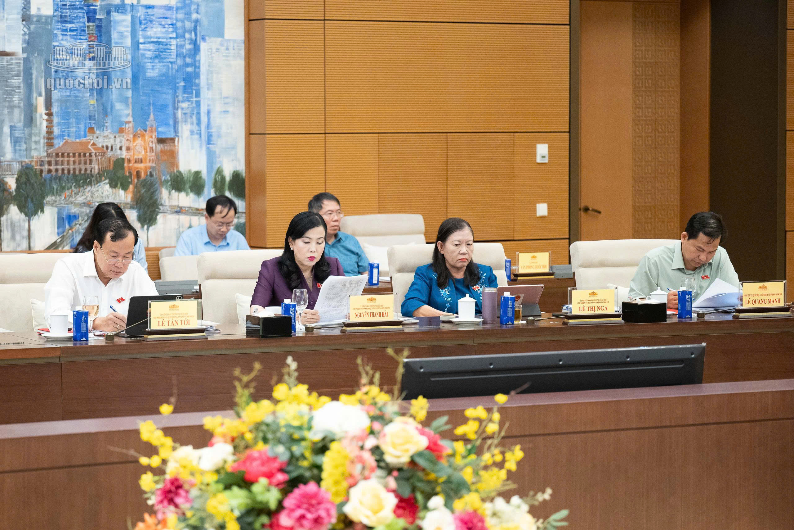 Đẩy mạnh phân quyền, cắt giảm, đơn giản hóa thủ tục hành chính, điều kiện kinh doanh