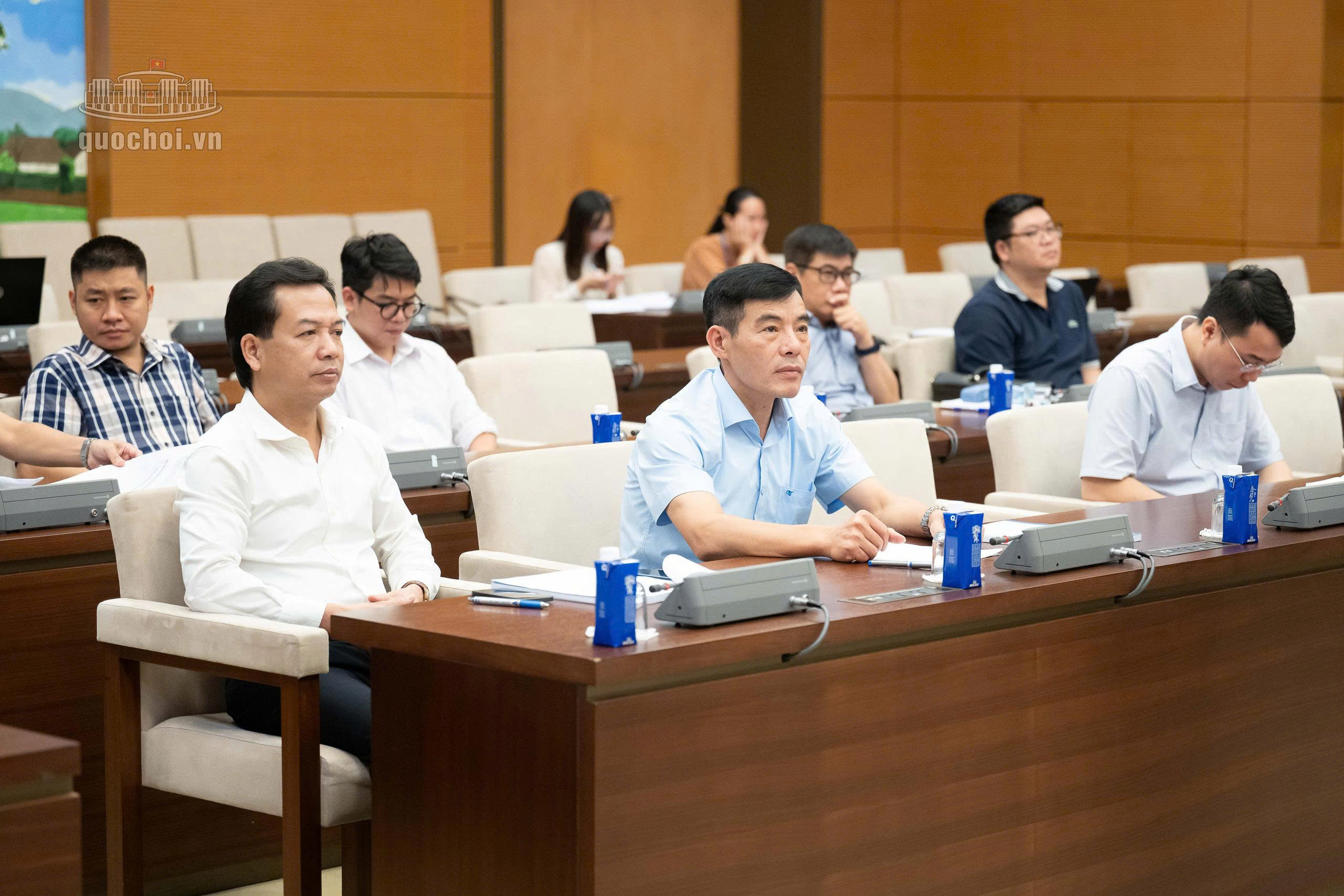 Đẩy mạnh phân quyền, cắt giảm, đơn giản hóa thủ tục hành chính, điều kiện kinh doanh