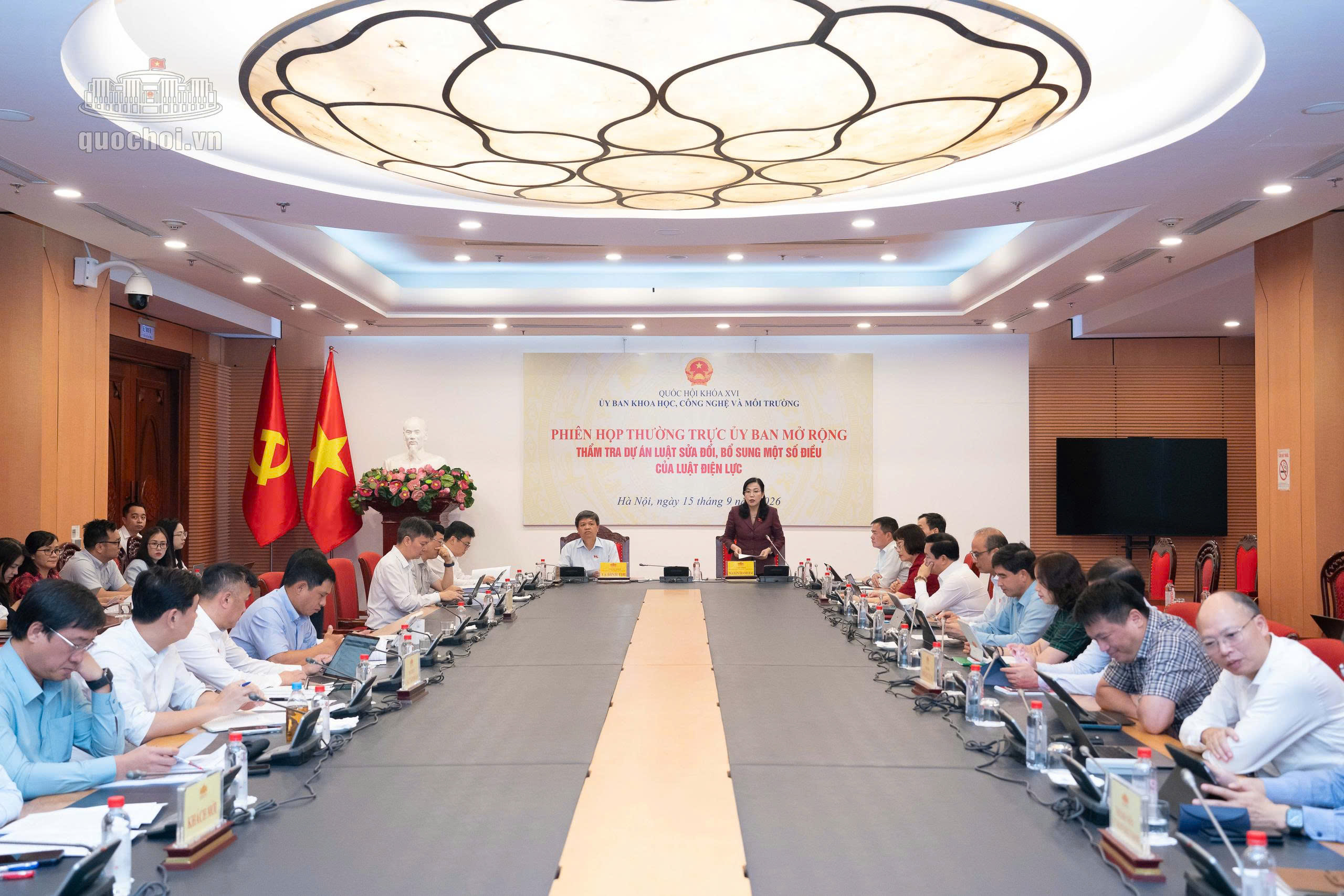 Toàn cảnh phiên họp mở rộng thẩm tra sơ bộ dự án Luật sửa đổi, bổ sung một số điều của Luật Điện lực