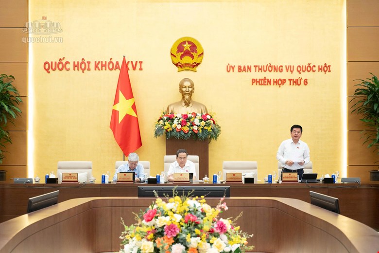 Phó Chủ tịch Quốc hội Nguyễn Hồng Diên điều hành phiên họp