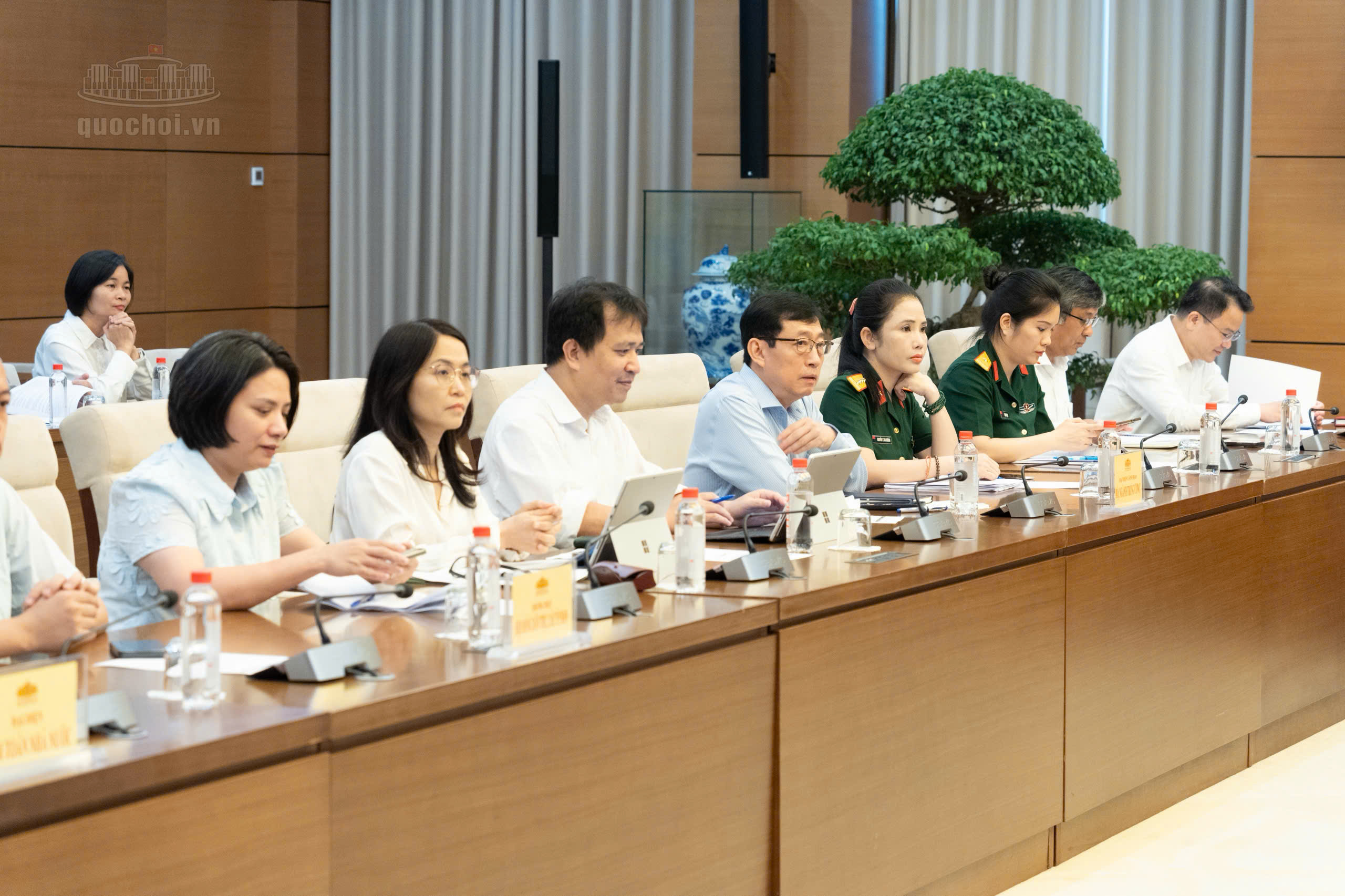 Các đại biểu tham dự phiên họp