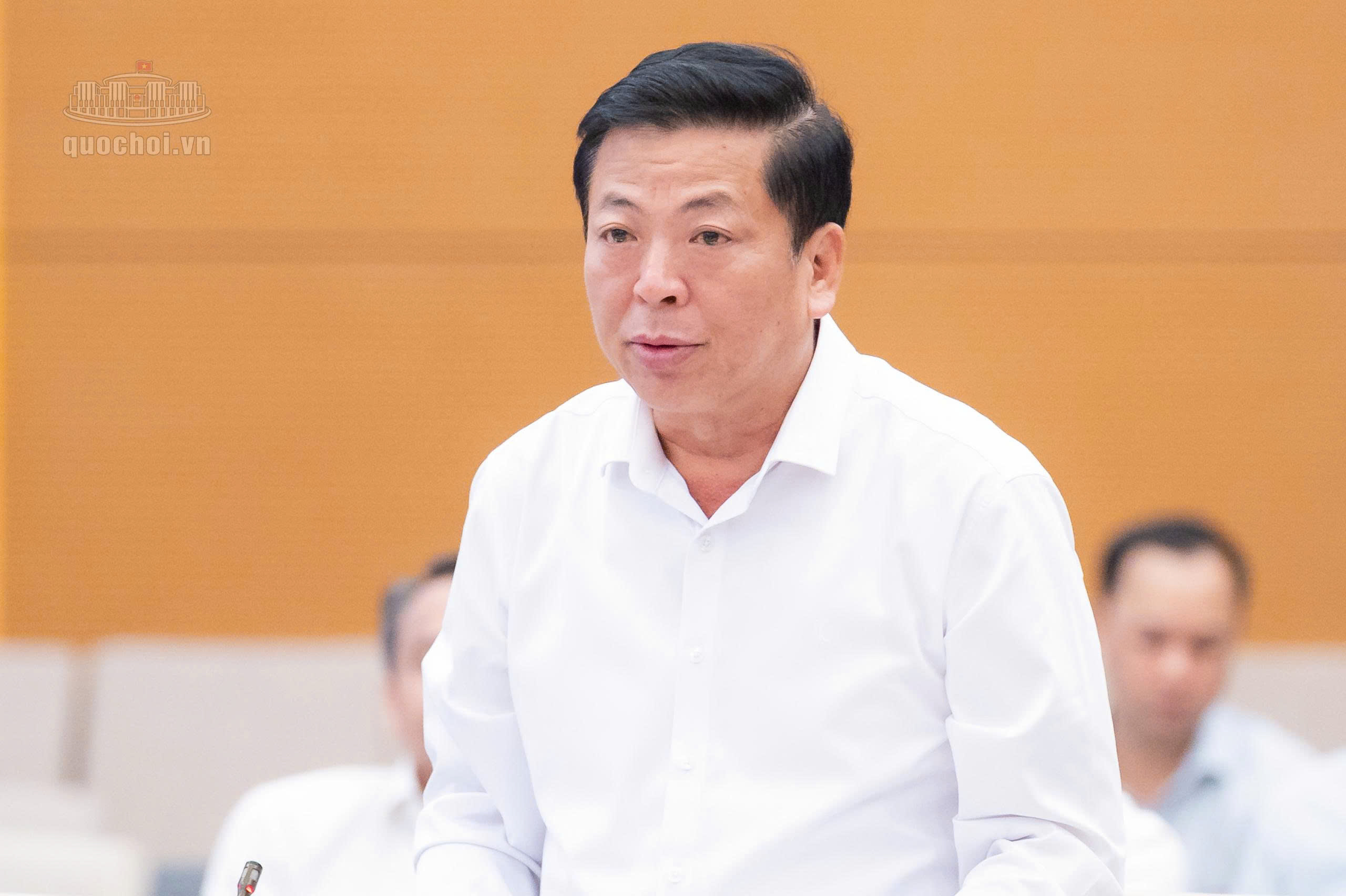 Bộ trưởng Bộ Xây dựng Trần Hồng Minh trình bày báo cáo tóm tắt dự án Luật trình Ủy ban Thường vụ Quốc hội