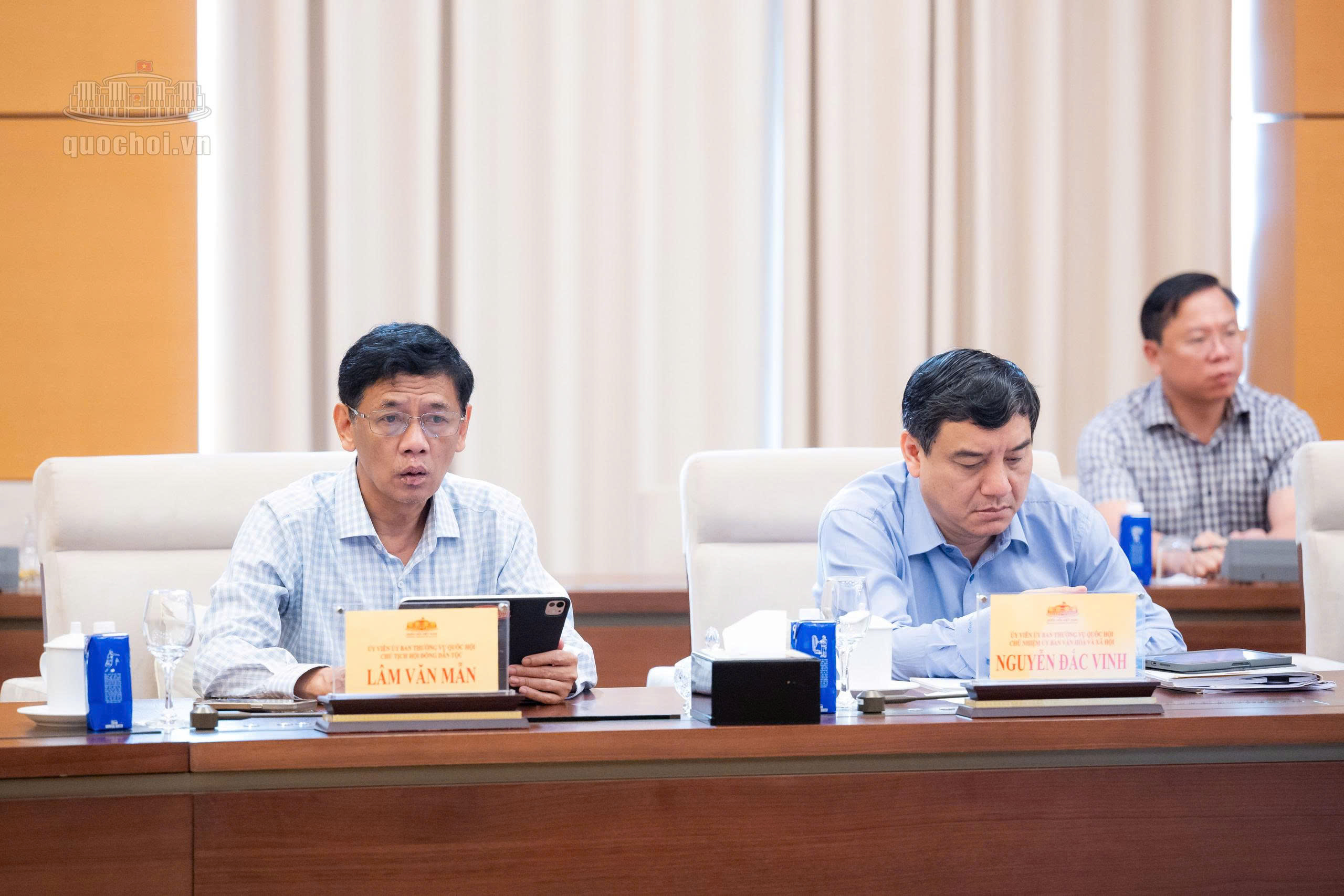 Các đại biểu tham dự Phiên họp